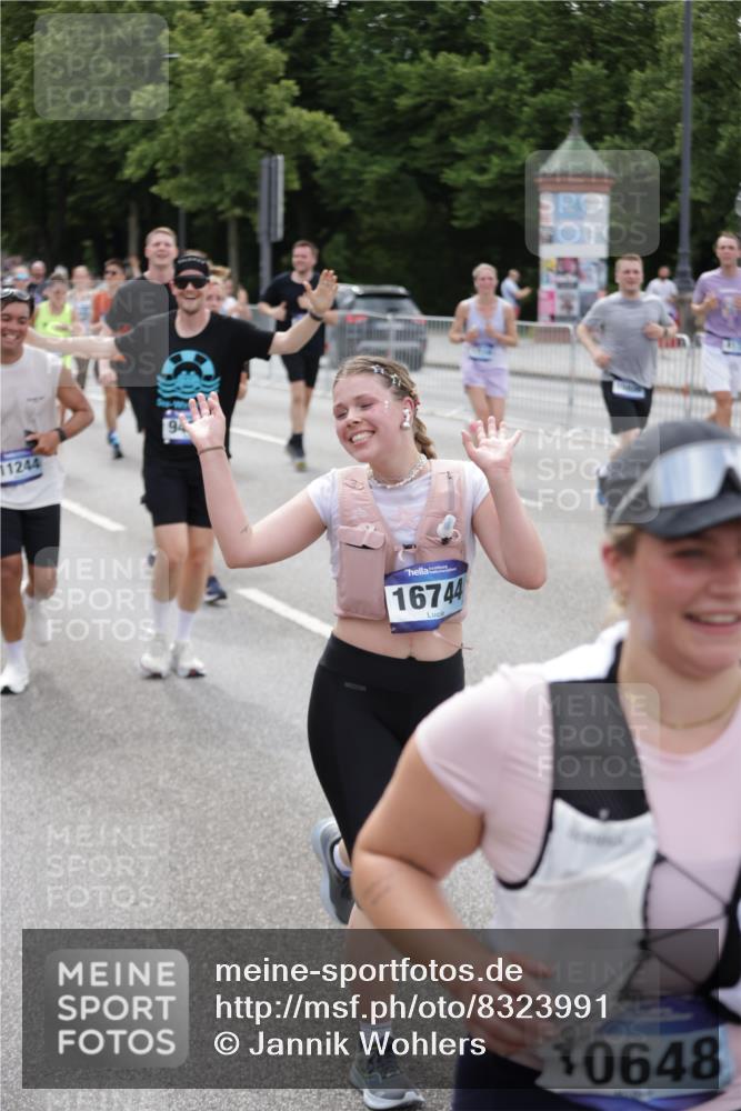 29.06.2025 - hella hamburg halbmarathon Jannik Wohlers http://msf.ph/oto/8323991 29.06.2025 10:39:41 Lombardsbrücke 1058, 1076, 1291, 1586, 1691, 1899, 2019, 2254, 2572, 2866, 2888, 3237, 3515, 3607, 3808, 3882, 3883, 3884, 4173, 4271, 4471, 5229, 5263, 5654, 5877, 5901, 6097, 6548, 6698, 6750, 6890, 6920, 7045, 7455, 7456, 8622, 8815, 8865, 8866, 9187, 9195, 9292, 9495, 10474, 10806, 10818, 10953, 11188, 11242, 11244, 11717, 11874, 12414, 12883, 12906, 13005, 13069, 13577, 13651, 14327, 14578, 15111, 16784, 19163 meine-sportfotos.de