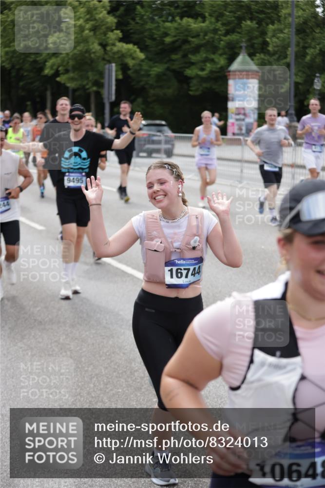 29.06.2025 - hella hamburg halbmarathon Jannik Wohlers http://msf.ph/oto/8324013 29.06.2025 10:39:41 Lombardsbrücke 1058, 1076, 1291, 1586, 1691, 1899, 2019, 2254, 2572, 2866, 2888, 3237, 3515, 3607, 3808, 3882, 3883, 3884, 4173, 4271, 4471, 5229, 5263, 5654, 5877, 5901, 6097, 6548, 6698, 6750, 6890, 6920, 7045, 7455, 7456, 8622, 8815, 8865, 8866, 9187, 9195, 9292, 9495, 10474, 10806, 10818, 10953, 11188, 11242, 11244, 11717, 11874, 12414, 12883, 12906, 13005, 13069, 13577, 13651, 14327, 14578, 15111, 16784, 19163 meine-sportfotos.de
