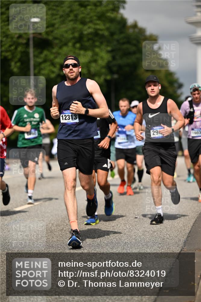 29.06.2025 - hella hamburg halbmarathon Dr. Thomas Lammeyer http://msf.ph/oto/8324019 29.06.2025 10:17:30 Kennedybrücke 1007, 1194, 1859, 1939, 2055, 2359, 2721, 2904, 2961, 2987, 3218, 3729, 4001, 4795, 4950, 5232, 5631, 6026, 6207, 7346, 7460, 7913, 8913, 9128, 9612, 9631 meine-sportfotos.de