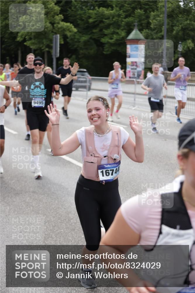 29.06.2025 - hella hamburg halbmarathon Jannik Wohlers http://msf.ph/oto/8324029 29.06.2025 10:39:41 Lombardsbrücke 1058, 1076, 1291, 1586, 1691, 1899, 2019, 2254, 2572, 2866, 2888, 3237, 3515, 3607, 3808, 3882, 3883, 3884, 4173, 4271, 4471, 5229, 5263, 5654, 5877, 5901, 6097, 6548, 6698, 6750, 6890, 6920, 7045, 7455, 7456, 8622, 8815, 8865, 8866, 9187, 9195, 9292, 9495, 10474, 10806, 10818, 10953, 11188, 11242, 11244, 11717, 11874, 12414, 12883, 12906, 13005, 13069, 13577, 13651, 14327, 14578, 15111, 16784, 19163 meine-sportfotos.de