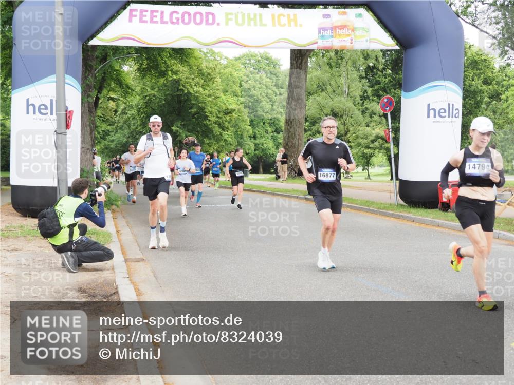 29.06.2025 - hella hamburg halbmarathon MichiJ http://msf.ph/oto/8324039 29.06.2025 10:37:32 Zwischen KM18-KM19 1216, 1399, 2878, 3543, 5978, 6712, 9551, 11579, 11975, 13159, 13812, 13875, 14248, 14794, 16731, 17319, 17384, 17908, 18064, 18370 meine-sportfotos.de
