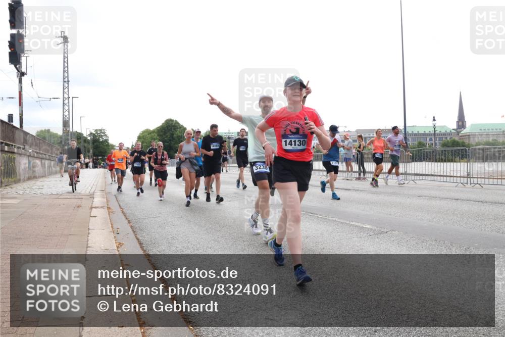 29.06.2025 - hella hamburg halbmarathon Lena Gebhardt http://msf.ph/oto/8324091 29.06.2025 10:37:39 Lombardsbrücke 47355, 16582, 3230, 14130, 1022, 1276, 1337, 1475, 1578, 1597, 1799, 1819, 1985, 2016, 2199, 2272, 2480, 2486, 2640, 2853, 3230, 3246, 3633, 4097, 4347, 4733, 5139, 5146, 5171, 5186, 5522, 5560, 5790, 5875, 5940, 6243, 6362, 6821, 6955, 7085, 7124, 7235, 7244, 7321, 7350, 7544, 7696, 7707, 7777, 7823, 8811, 8843, 8985, 9247, 9288, 9524, 9895, 10159, 10506, 10836, 11087, 11543, 12123, 12254, 12472, 12824, 16680, 17798 meine-sportfotos.de