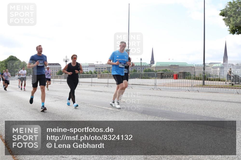 29.06.2025 - hella hamburg halbmarathon Lena Gebhardt http://msf.ph/oto/8324132 29.06.2025 10:12:52 Lombardsbrücke 0067, 17994, 8530, 1020, 1051, 1249, 1610, 1785, 1851, 1939, 2531, 2891, 2942, 2963, 2964, 3182, 3248, 3262, 4453, 4499, 4532, 4554, 5150, 5166, 5597, 5598, 6207, 6822, 6966, 7014, 7873, 7907, 8398, 8405, 8917, 8971, 9141, 9254, 10067, 10402, 10581, 11025, 11720, 12456, 13566, 13816, 14404, 14540, 14869, 15012, 15369, 15531, 16030, 16255, 16323, 16473, 16826, 16911, 17061, 17699, 17994, 18048, 18178, 18320, 18493, 18530 meine-sportfotos.de