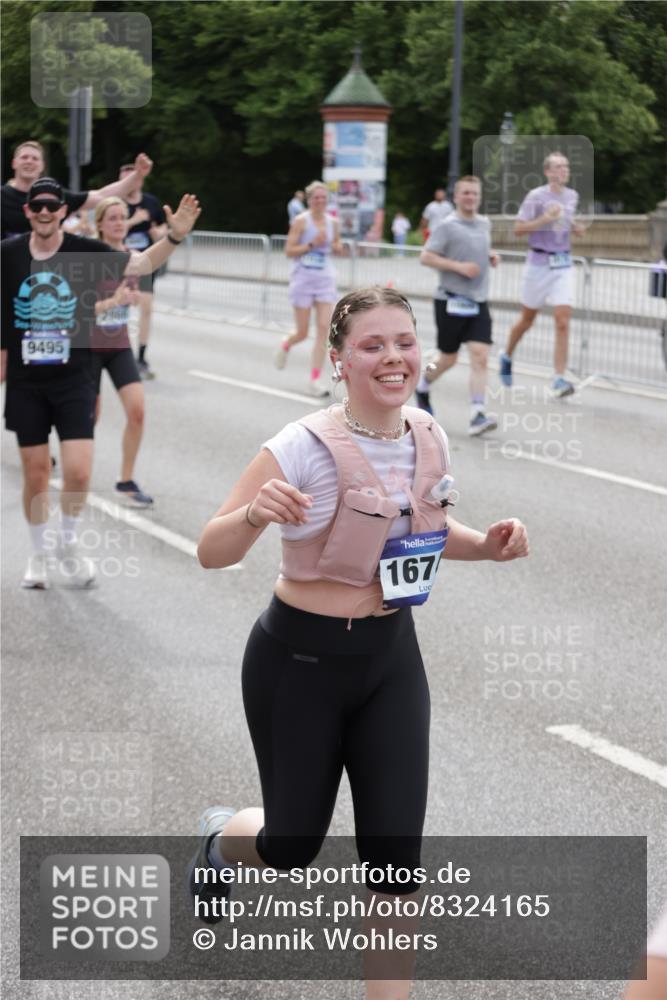 29.06.2025 - hella hamburg halbmarathon Jannik Wohlers http://msf.ph/oto/8324165 29.06.2025 10:39:42 Lombardsbrücke 1058, 1076, 1291, 1586, 1691, 1899, 2019, 2254, 2515, 2572, 2866, 2888, 3237, 3515, 3607, 3808, 3882, 3883, 3884, 4173, 4271, 4471, 5229, 5263, 5654, 5877, 5901, 6097, 6548, 6698, 6750, 6866, 6876, 6890, 6920, 7045, 7174, 7455, 7456, 7675, 7850, 8622, 8815, 8865, 8866, 9187, 9195, 9292, 9495, 10474, 10806, 10818, 10953, 11188, 11242, 11244, 11717, 11874, 12414, 12883, 12906, 13005, 13069, 13290, 13577, 13651, 14327, 14578, 15111, 19163 meine-sportfotos.de