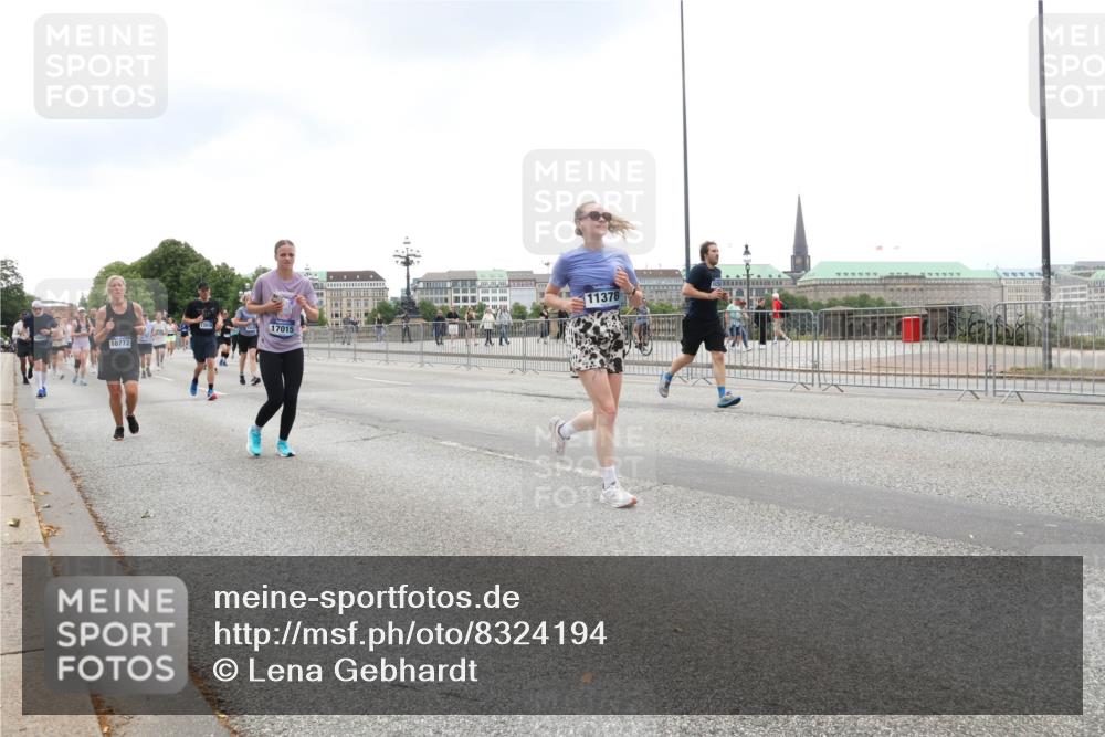 29.06.2025 - hella hamburg halbmarathon Lena Gebhardt http://msf.ph/oto/8324194 29.06.2025 10:47:20 Lombardsbrücke 11378, 17015, 10772, 1073, 1185, 1286, 1434, 1463, 1523, 1593, 1607, 1704, 1720, 1961, 2148, 2211, 2327, 2407, 2537, 2555, 2556, 2665, 2882, 2981, 2994, 3339, 4037, 4184, 4239, 4325, 4423, 4483, 4806, 4895, 4974, 4975, 5111, 5114, 5621, 5622, 5796, 5895, 5953, 6255, 6256, 6485, 6496, 6879, 6995, 7073, 7403, 7430, 7431, 7630, 7631, 8105, 8131, 8270, 8486, 8684, 8706, 8915, 8953, 8967, 9018, 11351, 11458, 11730, 11738 meine-sportfotos.de