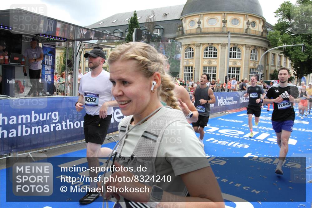29.06.2025 - hella hamburg halbmarathon Michael Strokosch http://msf.ph/oto/8324240 29.06.2025 10:48:32 Ziel 3747, 5362, 6081, 9262, 10000, 10860, 11451, 12149, 12549, 12690, 12840, 13962, 14033, 14990, 15808, 15917, 17395, 17855, 18251, 18790, 18923 meine-sportfotos.de