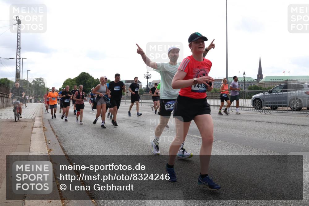29.06.2025 - hella hamburg halbmarathon Lena Gebhardt http://msf.ph/oto/8324246 29.06.2025 10:37:39 Lombardsbrücke 26, 40, 16582, 323, 14130, 1022, 1276, 1337, 1475, 1578, 1597, 1799, 1819, 1985, 2016, 2199, 2272, 2480, 2486, 2640, 2853, 3230, 3246, 3633, 4097, 4347, 4733, 5139, 5146, 5171, 5186, 5522, 5560, 5790, 5875, 5940, 6243, 6362, 6821, 6955, 7085, 7124, 7235, 7244, 7321, 7350, 7544, 7696, 7707, 7777, 7823, 8811, 8843, 8985, 9247, 9288, 9524, 9895, 10159, 10506, 10836, 11087, 11543, 12123, 12254, 12472, 12824, 16680, 17798 meine-sportfotos.de
