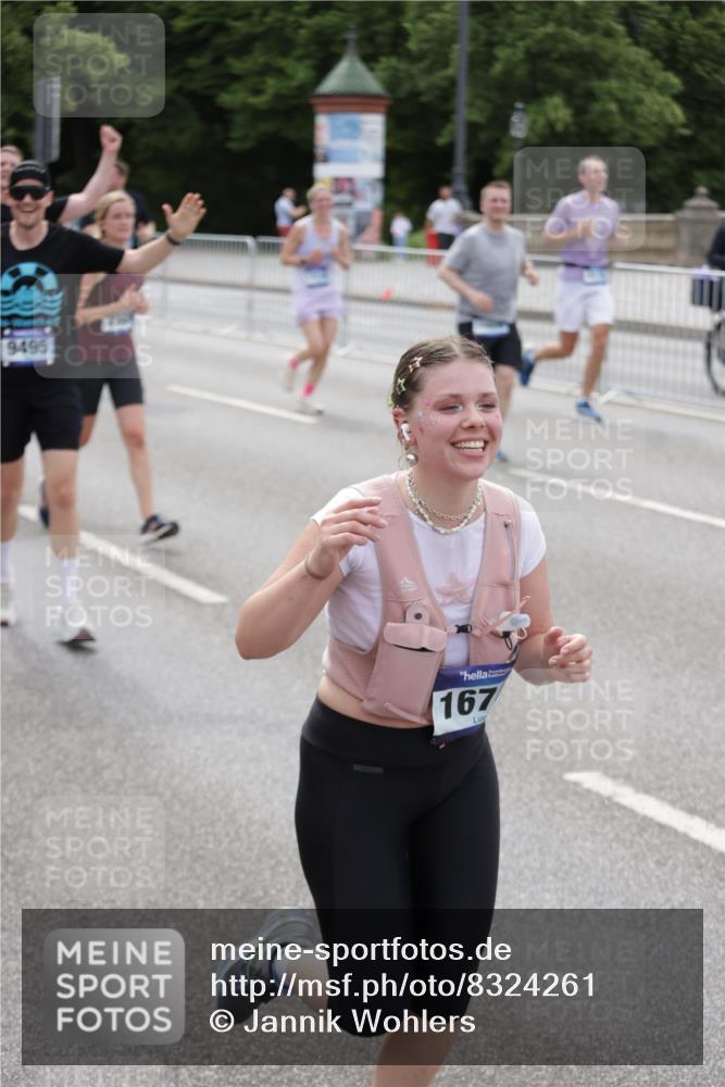 29.06.2025 - hella hamburg halbmarathon Jannik Wohlers http://msf.ph/oto/8324261 29.06.2025 10:39:42 Lombardsbrücke 1058, 1076, 1291, 1586, 1691, 1899, 2019, 2254, 2515, 2572, 2866, 2888, 3237, 3515, 3607, 3808, 3882, 3883, 3884, 4173, 4271, 4471, 5229, 5263, 5654, 5877, 5901, 6097, 6548, 6698, 6750, 6866, 6876, 6890, 6920, 7045, 7174, 7455, 7456, 7675, 7850, 8622, 8815, 8865, 8866, 9187, 9195, 9292, 9495, 10474, 10806, 10818, 10953, 11188, 11242, 11244, 11717, 11874, 12414, 12883, 12906, 13005, 13069, 13290, 13577, 13651, 14327, 14578, 15111, 19163 meine-sportfotos.de