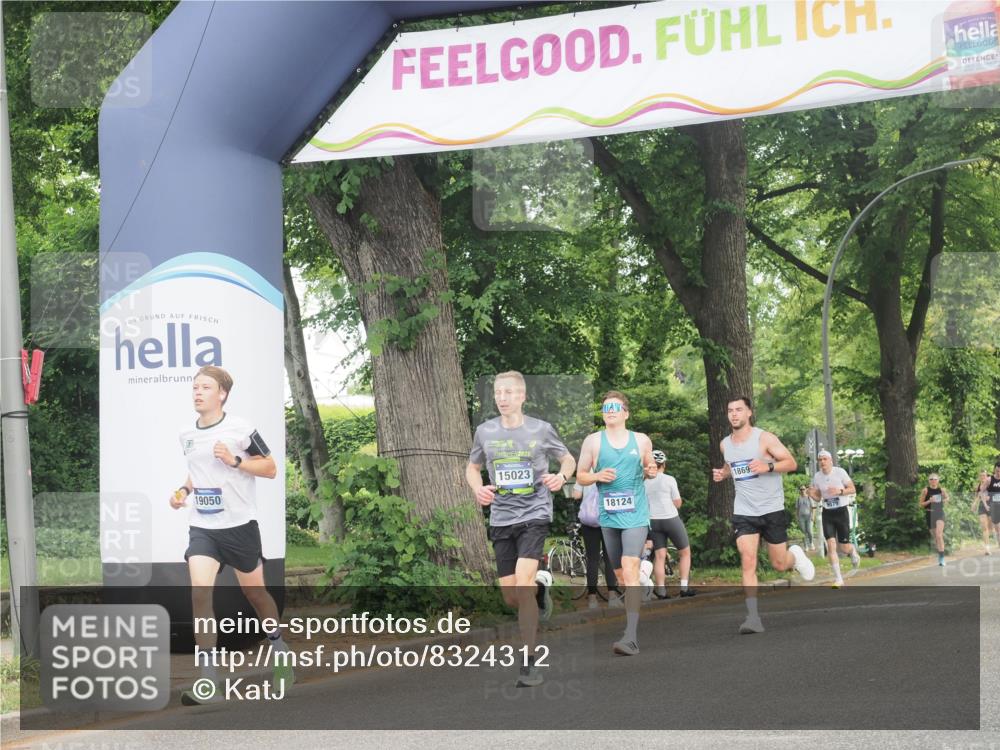 29.06.2025 - hella hamburg halbmarathon KatJ http://msf.ph/oto/8324312 29.06.2025 10:16:55 Zwischen KM18-KM19  meine-sportfotos.de