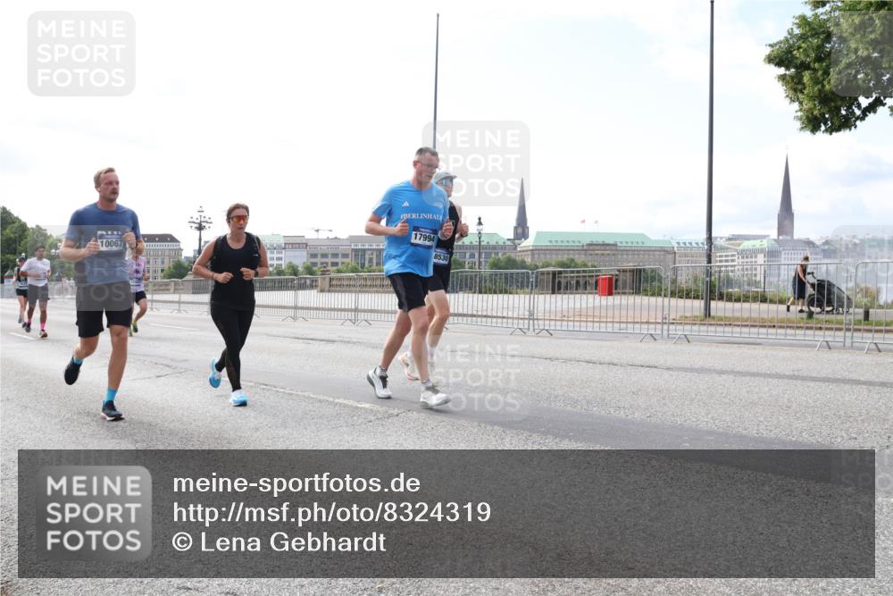 29.06.2025 - hella hamburg halbmarathon Lena Gebhardt http://msf.ph/oto/8324319 29.06.2025 10:12:52 Lombardsbrücke 10067, 17994, 8530, 1020, 1051, 1249, 1610, 1785, 1851, 1939, 2531, 2891, 2942, 2963, 2964, 3182, 3248, 3262, 4453, 4499, 4532, 4554, 5150, 5166, 5597, 5598, 6207, 6822, 6966, 7014, 7873, 7907, 8398, 8405, 8917, 8971, 9141, 9254, 10067, 10402, 10581, 11025, 11720, 12456, 13566, 13816, 14404, 14540, 14869, 15012, 15369, 15531, 16030, 16255, 16323, 16473, 16826, 16911, 17061, 17699, 17994, 18048, 18178, 18320, 18493, 18530 meine-sportfotos.de