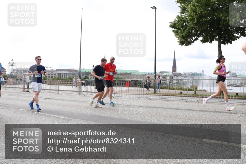 29.06.2025 - hella hamburg halbmarathon Lena Gebhardt http://msf.ph/oto/8324341 29.06.2025 10:23:09 Lombardsbrücke 6578, 1029, 1362, 1853, 2766, 2925, 3003, 3029, 3034, 3600, 4190, 4266, 4728, 4793, 5223, 5629, 6502, 6578, 6784, 6785, 6849, 7266, 7820, 7891, 7925, 8687, 8688, 8716, 8918, 8920, 9133, 9301, 9877, 9913, 10205, 10739, 10826, 11798, 11879, 12025, 12073, 12190, 12265, 13560, 13921, 14041, 14265, 14338, 14510, 14525, 14801, 14821, 16416, 16558, 17013, 17099, 17207, 17299, 17719 meine-sportfotos.de