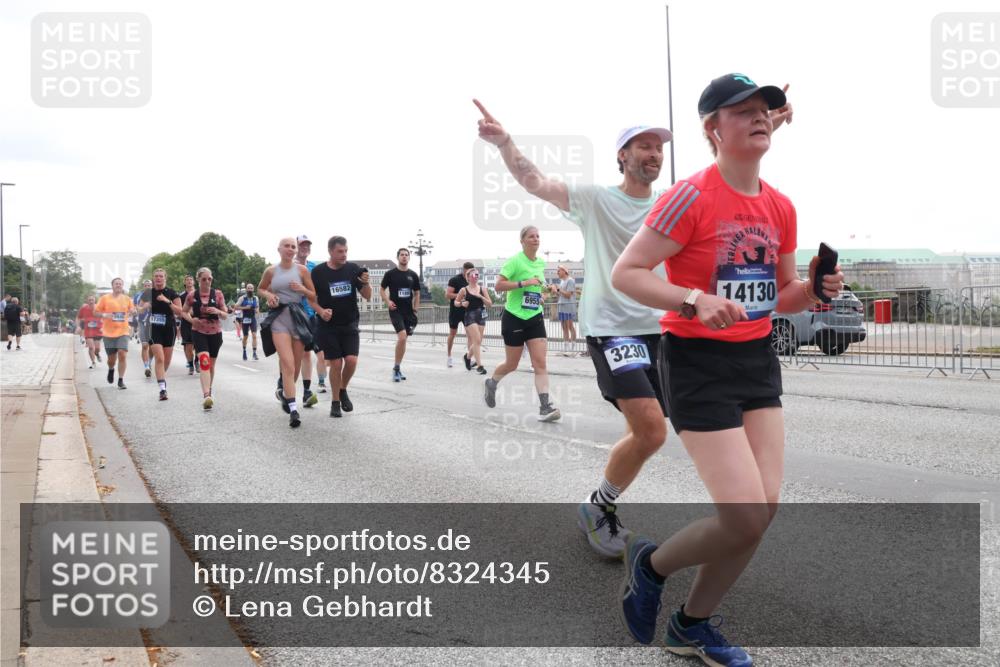 29.06.2025 - hella hamburg halbmarathon Lena Gebhardt http://msf.ph/oto/8324345 29.06.2025 10:37:40 Lombardsbrücke 17355, 16582, 1185, 6955, 3230, 14130, 1022, 1276, 1337, 1475, 1578, 1597, 1799, 1819, 1985, 2016, 2199, 2272, 2486, 2640, 2853, 3230, 3246, 3633, 4097, 4347, 4733, 5139, 5146, 5171, 5186, 5522, 5560, 5790, 5875, 5940, 6243, 6362, 6821, 6955, 7085, 7124, 7235, 7244, 7321, 7350, 7544, 7696, 7707, 7777, 7823, 8811, 8843, 8985, 9247, 9288, 9524, 9895, 10159, 10506, 10836, 11087, 11543, 12123, 12254, 12472, 12824, 16680, 17798 meine-sportfotos.de