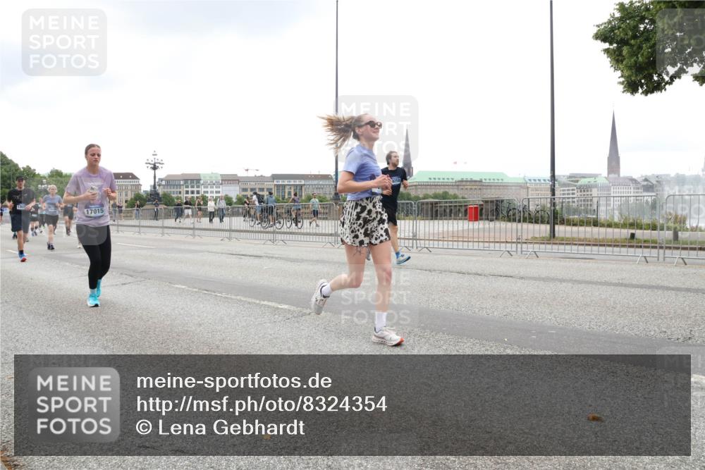 29.06.2025 - hella hamburg halbmarathon Lena Gebhardt http://msf.ph/oto/8324354 29.06.2025 10:47:21 Lombardsbrücke 17015, 8258, 1073, 1185, 1286, 1434, 1463, 1523, 1593, 1607, 1704, 1961, 2148, 2211, 2327, 2407, 2537, 2555, 2556, 2665, 2882, 2981, 2994, 3339, 4037, 4184, 4239, 4325, 4423, 4483, 4806, 4895, 4974, 4975, 5111, 5114, 5621, 5622, 5796, 5895, 5953, 6255, 6256, 6485, 6496, 6879, 6995, 7073, 7403, 7430, 7431, 7630, 7631, 8105, 8131, 8270, 8486, 8550, 8684, 8706, 8915, 8953, 8967, 9018, 11351, 11458, 11730, 11738 meine-sportfotos.de