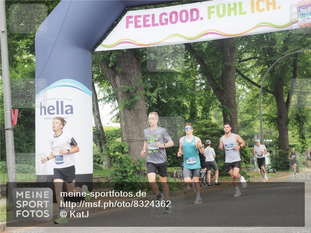 29.06.2025 - hella hamburg halbmarathon KatJ http://msf.ph/oto/8324362 29.06.2025 10:16:55 Zwischen KM18-KM19  meine-sportfotos.de