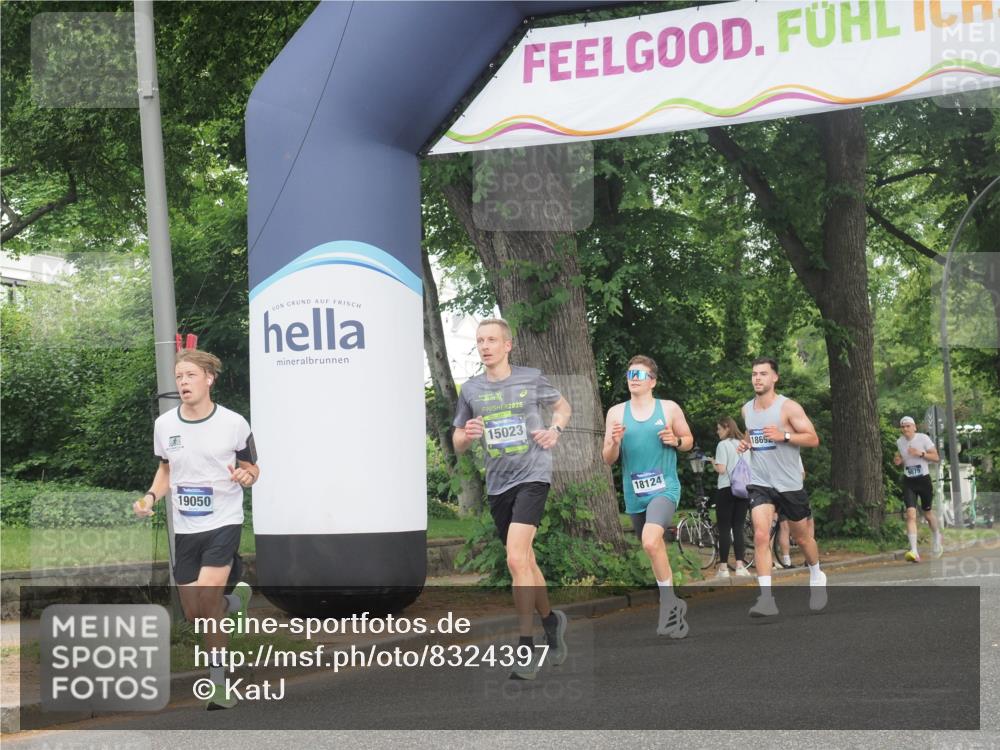 29.06.2025 - hella hamburg halbmarathon KatJ http://msf.ph/oto/8324397 29.06.2025 10:16:56 Zwischen KM18-KM19  meine-sportfotos.de