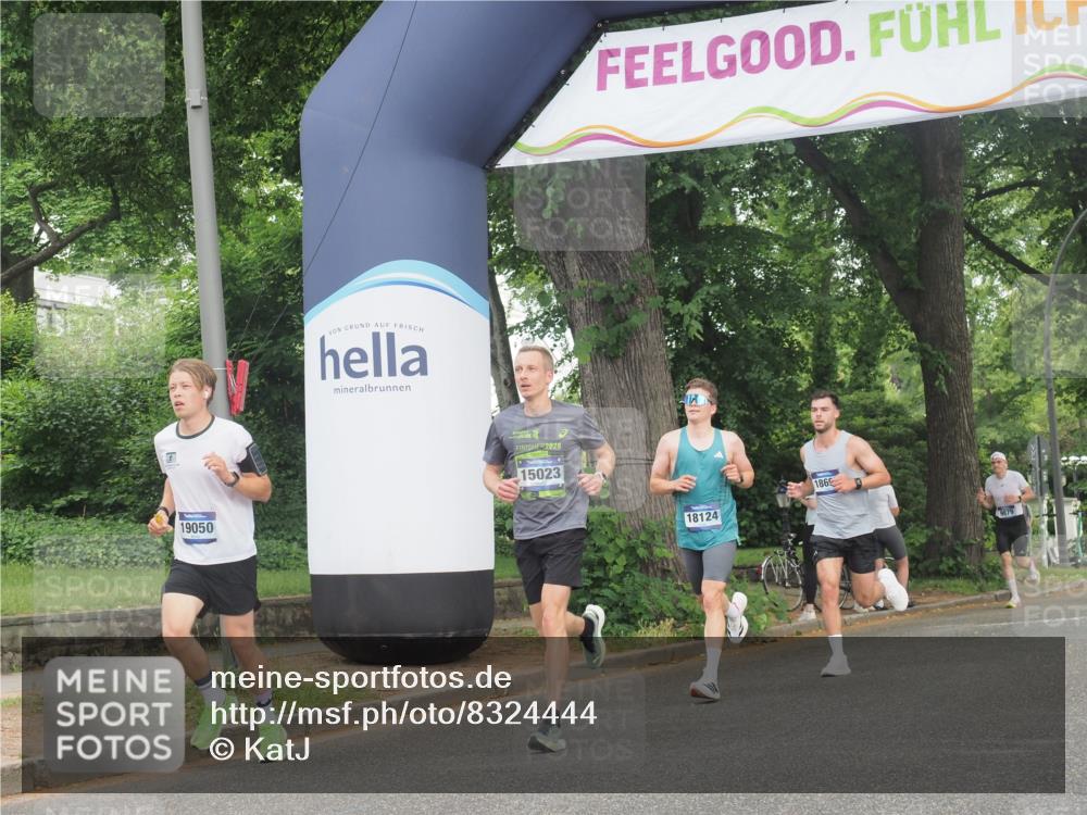 29.06.2025 - hella hamburg halbmarathon KatJ http://msf.ph/oto/8324444 29.06.2025 10:16:56 Zwischen KM18-KM19  meine-sportfotos.de