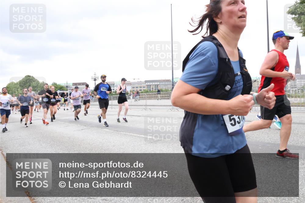 29.06.2025 - hella hamburg halbmarathon Lena Gebhardt http://msf.ph/oto/8324445 29.06.2025 10:57:37 Lombardsbrücke 1907, 13427, 13425, 725, 1909, 18534, 53, 1123, 1242, 1248, 1265, 1643, 2015, 2041, 2370, 2451, 2567, 2900, 3191, 3195, 3385, 3388, 3433, 3723, 3750, 3851, 3954, 4059, 4086, 4106, 4180, 4197, 4521, 4830, 4998, 5117, 5316, 5632, 5639, 5736, 5738, 6827, 6857, 6916, 7172, 7193, 7720, 7728, 7787, 8035, 8159, 8287, 8386, 8474, 8540, 8552, 8708, 8773, 8851, 8853, 8873, 9059, 9110, 9233, 9318, 9394, 9496, 9613 meine-sportfotos.de