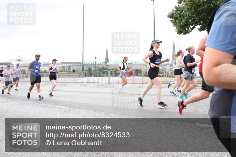 29.06.2025 - hella hamburg halbmarathon Lena Gebhardt http://msf.ph/oto/8324533 29.06.2025 10:57:38 Lombardsbrücke 11947, 3723, 18534, 2819, 1123, 1242, 1248, 1265, 1643, 2015, 2041, 2370, 2451, 2567, 2900, 3191, 3195, 3385, 3388, 3433, 3723, 3750, 3851, 3954, 4059, 4086, 4106, 4180, 4197, 4521, 4830, 5117, 5316, 5632, 5736, 5738, 6827, 6857, 6916, 7172, 7193, 7720, 7728, 7787, 8035, 8159, 8287, 8386, 8474, 8540, 8552, 8708, 8773, 8851, 8853, 8873, 9059, 9110, 9233, 9318, 9394, 9496, 9613 meine-sportfotos.de