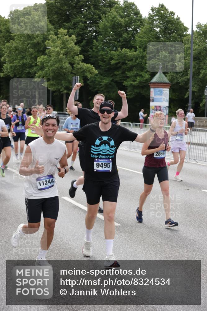 29.06.2025 - hella hamburg halbmarathon Jannik Wohlers http://msf.ph/oto/8324534 29.06.2025 10:39:42 Lombardsbrücke 1058, 1076, 1291, 1586, 1691, 1899, 2019, 2254, 2515, 2572, 2866, 2888, 3237, 3515, 3607, 3808, 3882, 3883, 3884, 4173, 4271, 4471, 5229, 5263, 5654, 5877, 5901, 6097, 6548, 6698, 6750, 6866, 6876, 6890, 6920, 7045, 7174, 7455, 7456, 7675, 7850, 8622, 8815, 8865, 8866, 9187, 9195, 9292, 9495, 10474, 10806, 10818, 10953, 11188, 11242, 11244, 11717, 11874, 12414, 12883, 12906, 13005, 13069, 13290, 13577, 13651, 14327, 14578, 15111, 19163 meine-sportfotos.de