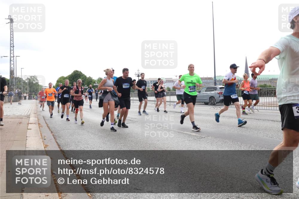 29.06.2025 - hella hamburg halbmarathon Lena Gebhardt http://msf.ph/oto/8324578 29.06.2025 10:37:40 Lombardsbrücke 17355, 16582, 1188, 6955, 2199, 3, 1022, 1276, 1337, 1475, 1578, 1597, 1799, 1819, 1985, 2016, 2199, 2272, 2486, 2640, 2853, 3230, 3246, 3633, 4097, 4347, 4733, 5139, 5146, 5171, 5186, 5522, 5560, 5790, 5875, 5940, 6243, 6362, 6821, 6955, 7085, 7124, 7235, 7244, 7321, 7350, 7544, 7696, 7707, 7777, 7823, 8811, 8843, 8985, 9247, 9288, 9524, 9895, 10159, 10506, 10836, 11087, 11543, 12123, 12254, 12472, 12824, 16680, 17798 meine-sportfotos.de