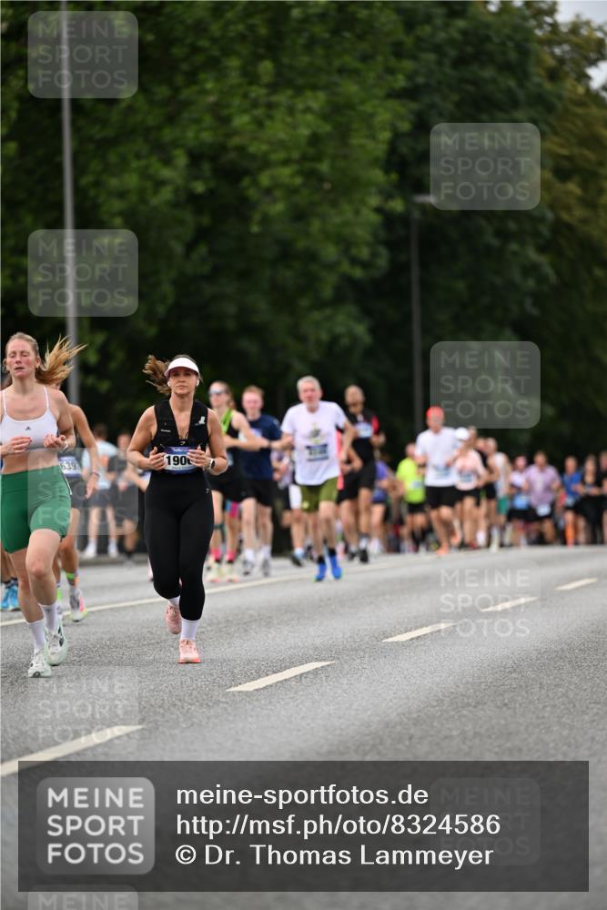 29.06.2025 - hella hamburg halbmarathon Dr. Thomas Lammeyer http://msf.ph/oto/8324586 29.06.2025 10:39:25 Kennedybrücke 1417, 1497, 1821, 1849, 2198, 2265, 2482, 3170, 3409, 3958, 4333, 4564, 4696, 4703, 5027, 5793, 6335, 6365, 6379, 6397, 6571, 6746, 6803, 6859, 7020, 7386, 7733, 8249, 8296, 9164, 9248, 9342, 9803, 10335, 10358, 10393, 10464, 10606, 11320 meine-sportfotos.de