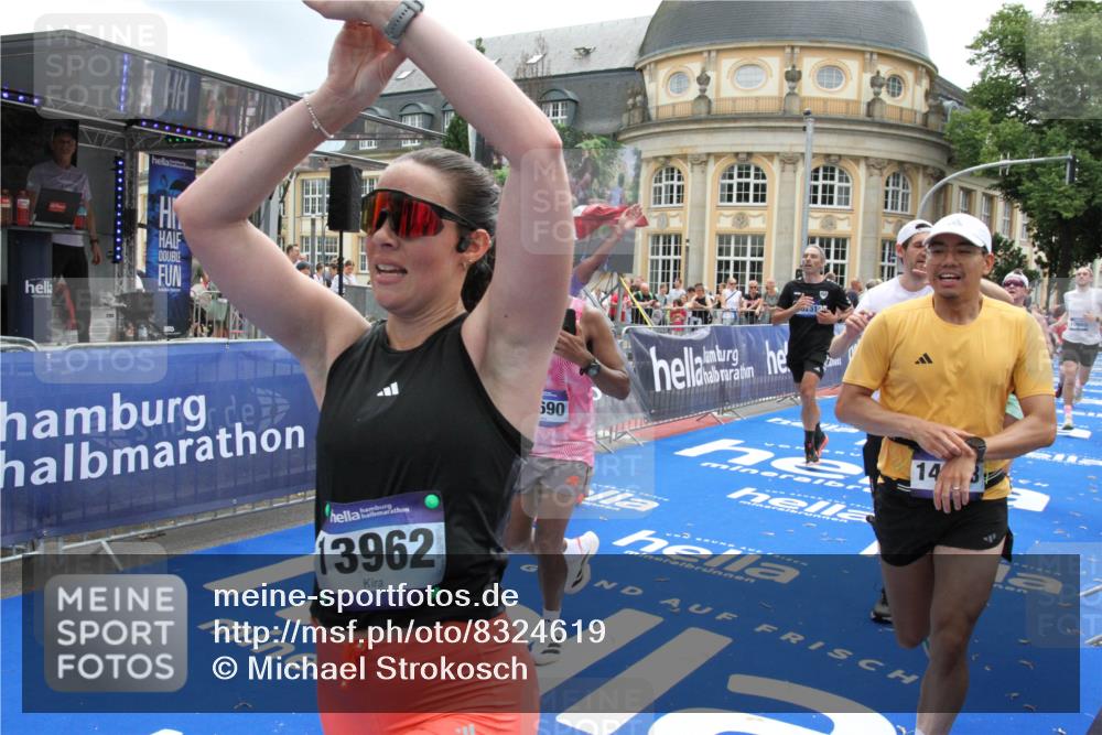 29.06.2025 - hella hamburg halbmarathon Michael Strokosch http://msf.ph/oto/8324619 29.06.2025 10:48:36 Ziel 1163, 1176, 2213, 5421, 10000, 10860, 11451, 11579, 12149, 12690, 13962, 14033, 14990, 15573, 15808, 15917, 17395, 18251, 18815 meine-sportfotos.de