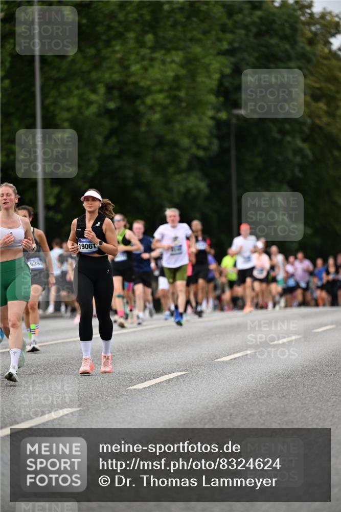 29.06.2025 - hella hamburg halbmarathon Dr. Thomas Lammeyer http://msf.ph/oto/8324624 29.06.2025 10:39:25 Kennedybrücke 1417, 1497, 1821, 1849, 2198, 2265, 2482, 3170, 3409, 3958, 4333, 4564, 4696, 4703, 5027, 5793, 6335, 6365, 6379, 6397, 6571, 6746, 6803, 6859, 7020, 7386, 7733, 8249, 8296, 9164, 9248, 9342, 9803, 10335, 10358, 10393, 10464, 10606, 11320 meine-sportfotos.de