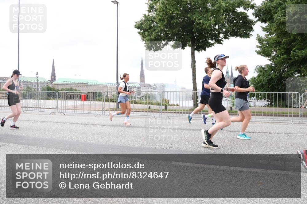 29.06.2025 - hella hamburg halbmarathon Lena Gebhardt http://msf.ph/oto/8324647 29.06.2025 10:57:38 Lombardsbrücke 1123, 1242, 1248, 1265, 1643, 2015, 2041, 2370, 2451, 2567, 2900, 3191, 3195, 3385, 3388, 3433, 3723, 3750, 3851, 3954, 4059, 4086, 4106, 4180, 4197, 4521, 4830, 5117, 5316, 5632, 5736, 5738, 6827, 6857, 6916, 7172, 7193, 7720, 7728, 7787, 8035, 8159, 8287, 8386, 8474, 8540, 8552, 8708, 8773, 8851, 8853, 8873, 9059, 9110, 9233, 9318, 9394, 9496, 9613 meine-sportfotos.de