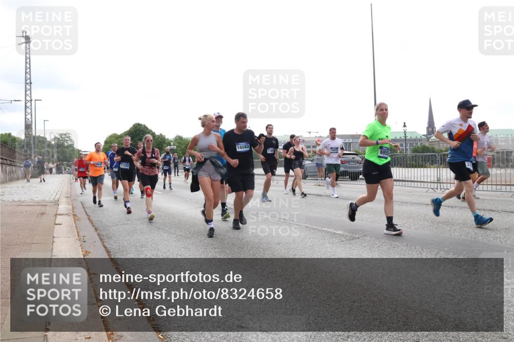 29.06.2025 - hella hamburg halbmarathon Lena Gebhardt http://msf.ph/oto/8324658 29.06.2025 10:37:40 Lombardsbrücke 17355, 16582, 11889, 12472, 6955, 1022, 1276, 1337, 1475, 1578, 1597, 1799, 1819, 1985, 2016, 2199, 2272, 2486, 2640, 2853, 3230, 3246, 3633, 4097, 4347, 4733, 5139, 5146, 5171, 5186, 5522, 5560, 5790, 5875, 5940, 6243, 6362, 6821, 6955, 7085, 7124, 7235, 7244, 7321, 7350, 7544, 7696, 7707, 7777, 7823, 8811, 8843, 8985, 9247, 9288, 9524, 9895, 10159, 10506, 10836, 11087, 11543, 12123, 12254, 12472, 12824, 16680, 17798 meine-sportfotos.de