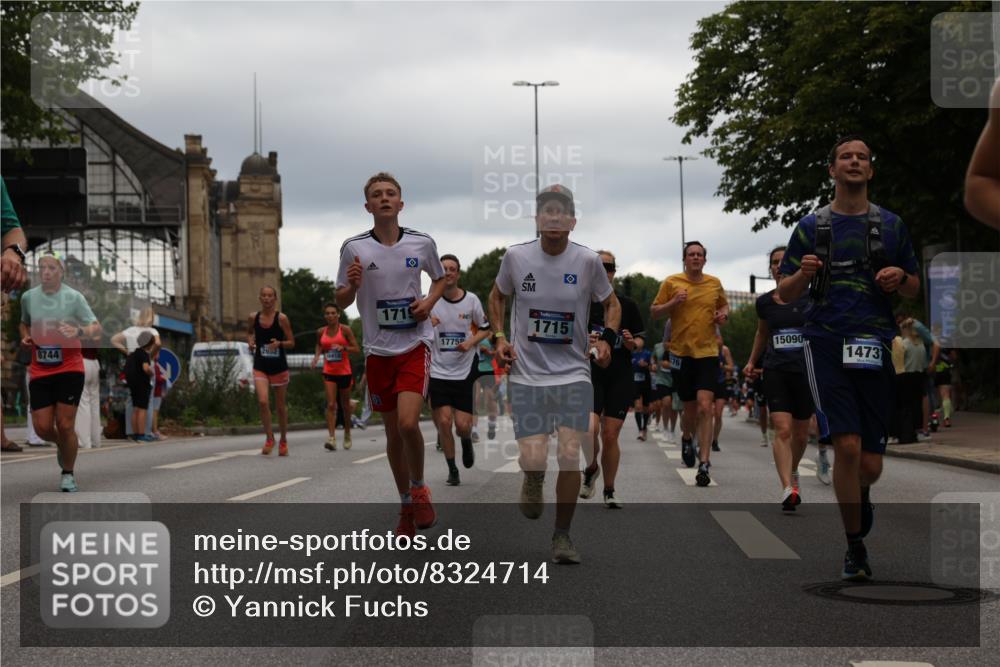 29.06.2025 - hella hamburg halbmarathon Yannick Fuchs http://msf.ph/oto/8324714 29.06.2025 10:51:24 20KM 1200, 1239, 1387, 1563, 1715, 1719, 1972, 2236, 2652, 3141, 3575, 4261, 5015, 5134, 5391, 5457, 5458, 5728, 6281, 6302, 6720, 6892, 7159, 7269, 7833, 8744, 9450, 10383, 10408, 12144, 12509, 12773, 12774, 13245, 13376, 13523, 13664, 14361, 14737, 14881, 14951, 15090, 15110, 15125, 15189, 15220, 15349, 15664, 16093, 16418, 17201, 17758, 17769, 17848, 18388, 18508 meine-sportfotos.de