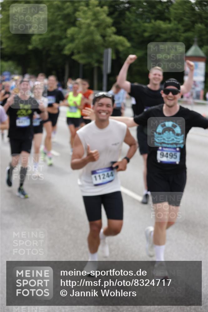 29.06.2025 - hella hamburg halbmarathon Jannik Wohlers http://msf.ph/oto/8324717 29.06.2025 10:39:43 Lombardsbrücke 1058, 1076, 1291, 1586, 1691, 1899, 2019, 2254, 2515, 2572, 2866, 2888, 3237, 3515, 3607, 3808, 4173, 4271, 4471, 4756, 5113, 5229, 5263, 5351, 5352, 5654, 5877, 5901, 6097, 6548, 6698, 6750, 6866, 6876, 6890, 6920, 7174, 7455, 7456, 7675, 7850, 8815, 8865, 8866, 9187, 9195, 9292, 9495, 10474, 10806, 10818, 10953, 11188, 11242, 11244, 11653, 11717, 11874, 12414, 12444, 12501, 12760, 12883, 12906, 13005, 13069, 13290, 13577, 13651, 14327, 14578, 15111, 19163 meine-sportfotos.de