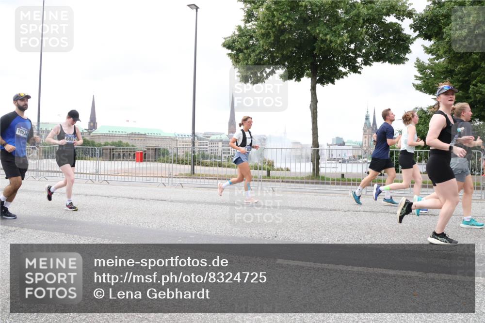 29.06.2025 - hella hamburg halbmarathon Lena Gebhardt http://msf.ph/oto/8324725 29.06.2025 10:57:39 Lombardsbrücke 18534, 6827, 1123, 1242, 1248, 1265, 1643, 2015, 2041, 2370, 2451, 2567, 2900, 3191, 3195, 3385, 3388, 3433, 3644, 3723, 3750, 3851, 3954, 4059, 4086, 4106, 4180, 4197, 4521, 4830, 5117, 5316, 5632, 5736, 5738, 6827, 6857, 6916, 7172, 7193, 7556, 7720, 7728, 7787, 8035, 8159, 8287, 8386, 8474, 8540, 8552, 8708, 8773, 8851, 8853, 8873, 9059, 9110, 9233, 9318, 9394, 9496, 9613 meine-sportfotos.de