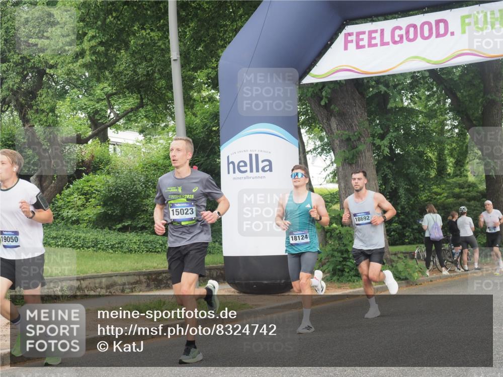 29.06.2025 - hella hamburg halbmarathon KatJ http://msf.ph/oto/8324742 29.06.2025 10:16:57 Zwischen KM18-KM19  meine-sportfotos.de