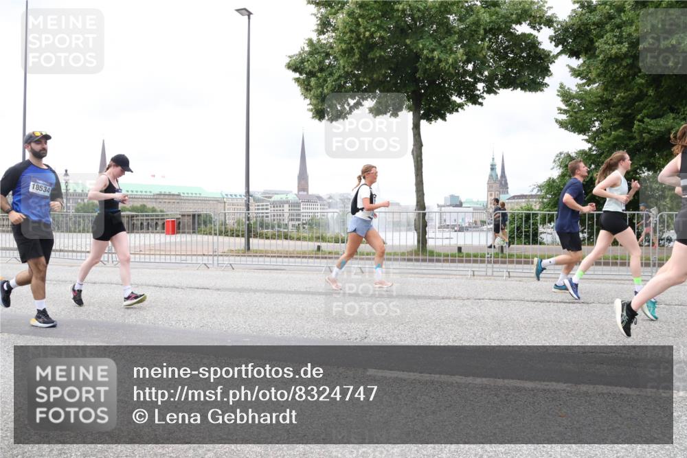 29.06.2025 - hella hamburg halbmarathon Lena Gebhardt http://msf.ph/oto/8324747 29.06.2025 10:57:39 Lombardsbrücke 18534, 1123, 1242, 1248, 1265, 1643, 2015, 2041, 2370, 2451, 2567, 2900, 3191, 3195, 3385, 3388, 3433, 3644, 3723, 3750, 3851, 3954, 4059, 4086, 4106, 4180, 4197, 4521, 4830, 5117, 5316, 5632, 5736, 5738, 6827, 6857, 6916, 7172, 7193, 7556, 7720, 7728, 7787, 8035, 8159, 8287, 8386, 8474, 8540, 8552, 8708, 8773, 8851, 8853, 8873, 9059, 9110, 9233, 9318, 9394, 9496, 9613 meine-sportfotos.de