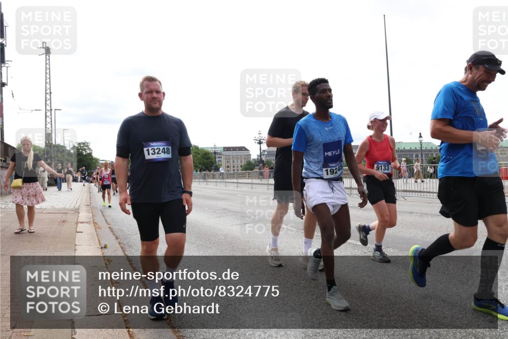 29.06.2025 - hella hamburg halbmarathon Lena Gebhardt http://msf.ph/oto/8324775 29.06.2025 10:23:11 Lombardsbrücke 13248, 19245, 9133, 1029, 1362, 1853, 2766, 2925, 3003, 3029, 3034, 4190, 4266, 4728, 4793, 5223, 5629, 6502, 6578, 6784, 6785, 6849, 7266, 7820, 7891, 8687, 8688, 8716, 8918, 8920, 9133, 9301, 9877, 9913, 10205, 10739, 10826, 11798, 11879, 12025, 12073, 12190, 12265, 12874, 13560, 13921, 14041, 14265, 14338, 14510, 14512, 14525, 14801, 14821, 16416, 16558, 17013, 17099, 17207, 17299, 17719 meine-sportfotos.de