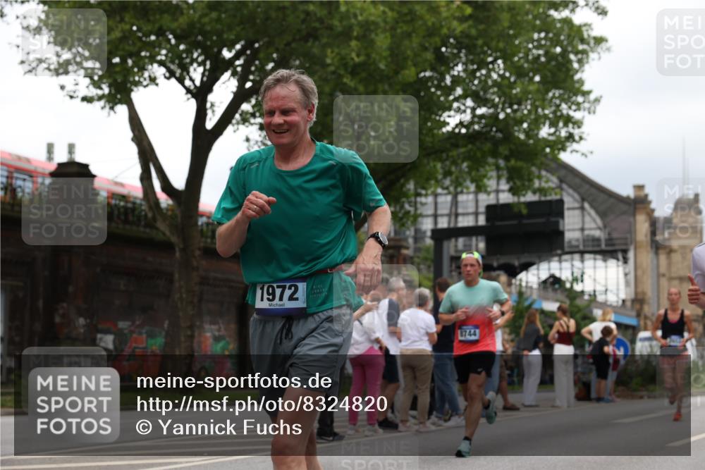 29.06.2025 - hella hamburg halbmarathon Yannick Fuchs http://msf.ph/oto/8324820 29.06.2025 10:51:25 20KM 1200, 1239, 1563, 1715, 1719, 1972, 2236, 2606, 2652, 3141, 3575, 4261, 5015, 5134, 5391, 5457, 5458, 5728, 6281, 6302, 6720, 6892, 7159, 7269, 7833, 8744, 9450, 10383, 10408, 12144, 12509, 12773, 12774, 13376, 13523, 13664, 14361, 14737, 14881, 14951, 15090, 15110, 15125, 15189, 15220, 15349, 15664, 16093, 16418, 17201, 17758, 17769, 17848, 18388, 18508 meine-sportfotos.de