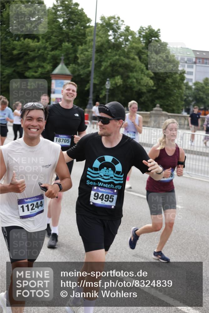 29.06.2025 - hella hamburg halbmarathon Jannik Wohlers http://msf.ph/oto/8324839 29.06.2025 10:39:43 Lombardsbrücke 1058, 1076, 1291, 1586, 1691, 1899, 2019, 2254, 2515, 2572, 2866, 2888, 3237, 3515, 3607, 3808, 4173, 4271, 4471, 4756, 5113, 5229, 5263, 5351, 5352, 5654, 5877, 5901, 6097, 6548, 6698, 6750, 6866, 6876, 6890, 6920, 7174, 7455, 7456, 7675, 7850, 8815, 8865, 8866, 9187, 9195, 9292, 9495, 10474, 10806, 10818, 10953, 11188, 11242, 11244, 11653, 11717, 11874, 12414, 12444, 12501, 12760, 12883, 12906, 13005, 13069, 13290, 13577, 13651, 14327, 14578, 15111, 19163 meine-sportfotos.de