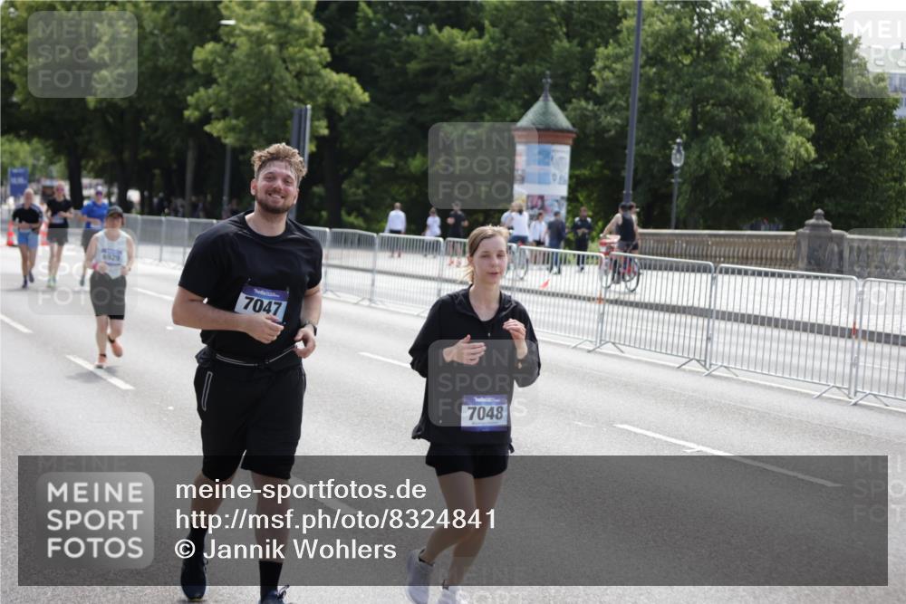 29.06.2025 - hella hamburg halbmarathon Jannik Wohlers http://msf.ph/oto/8324841 29.06.2025 11:29:31 Lombardsbrücke 1737, 6677, 6929, 7047, 7048, 7083, 7084, 11318, 11319, 12262, 12263, 13411, 13412, 13436 meine-sportfotos.de