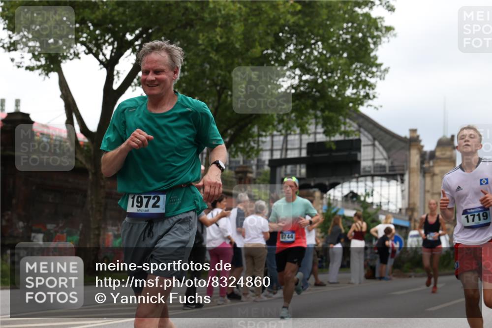29.06.2025 - hella hamburg halbmarathon Yannick Fuchs http://msf.ph/oto/8324860 29.06.2025 10:51:25 20KM 1200, 1239, 1563, 1715, 1719, 1972, 2236, 2606, 2652, 3141, 3575, 4261, 5015, 5134, 5391, 5457, 5458, 5728, 6281, 6302, 6720, 6892, 7159, 7269, 7833, 8744, 9450, 10383, 10408, 12144, 12509, 12773, 12774, 13376, 13523, 13664, 14361, 14737, 14881, 14951, 15090, 15110, 15125, 15189, 15220, 15349, 15664, 16093, 16418, 17201, 17758, 17769, 17848, 18388, 18508 meine-sportfotos.de