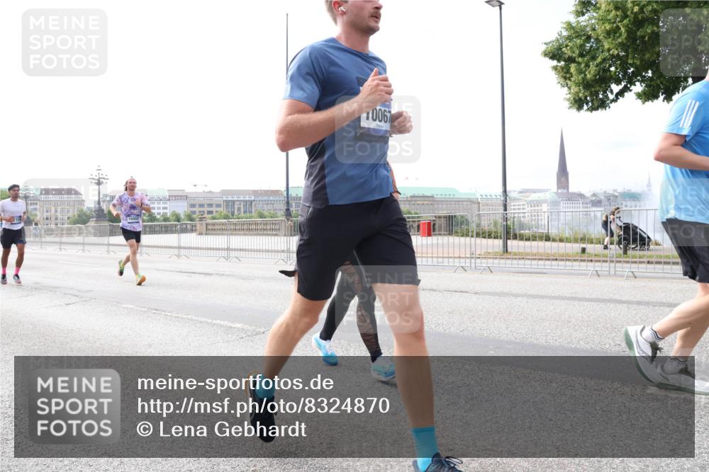 29.06.2025 - hella hamburg halbmarathon Lena Gebhardt http://msf.ph/oto/8324870 29.06.2025 10:12:54 Lombardsbrücke 10402, 10067, 1020, 1051, 1249, 1610, 1785, 1851, 1939, 2531, 2891, 2942, 2963, 2964, 3182, 3248, 3262, 4453, 4499, 4532, 4554, 5150, 5166, 5597, 5598, 6207, 6966, 7014, 7873, 7907, 8398, 8405, 8917, 8971, 9141, 9254, 10067, 10402, 10581, 11025, 11720, 12456, 13566, 13816, 14404, 14540, 14869, 15012, 15369, 15531, 16030, 16255, 16323, 16437, 16473, 16826, 16911, 17061, 17699, 17994, 18048, 18178, 18320, 18493, 18530 meine-sportfotos.de