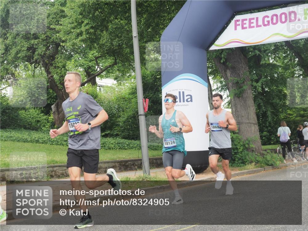 29.06.2025 - hella hamburg halbmarathon KatJ http://msf.ph/oto/8324905 29.06.2025 10:16:57 Zwischen KM18-KM19  meine-sportfotos.de