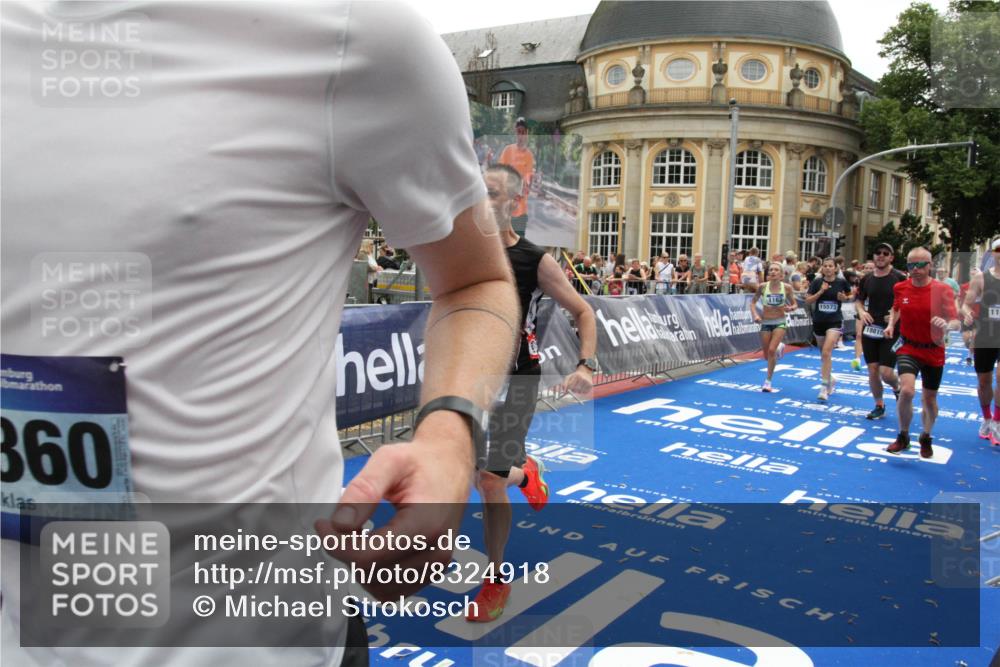 29.06.2025 - hella hamburg halbmarathon Michael Strokosch http://msf.ph/oto/8324918 29.06.2025 10:48:38 Ziel 1163, 1176, 2213, 4553, 5421, 9538, 10000, 10859, 10860, 11579, 12149, 12690, 14033, 15573, 15808, 15917, 17395, 18251, 18815 meine-sportfotos.de