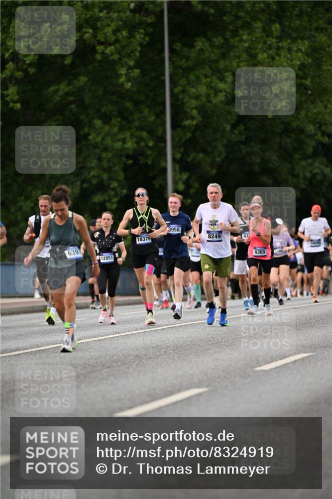 29.06.2025 - hella hamburg halbmarathon Dr. Thomas Lammeyer http://msf.ph/oto/8324919 29.06.2025 10:39:29 Kennedybrücke 1417, 1497, 1821, 1849, 2198, 2265, 2787, 3170, 3409, 3958, 4333, 4564, 4696, 4703, 5027, 5793, 6335, 6365, 6379, 6397, 6471, 6571, 6746, 6803, 6859, 7020, 7386, 7733, 8249, 8296, 9342, 9803, 10335, 10358, 10360, 10393, 10464, 11320 meine-sportfotos.de