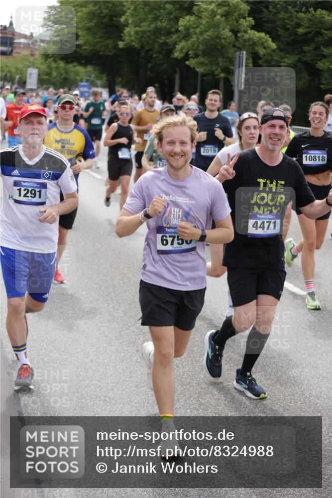 29.06.2025 - hella hamburg halbmarathon Jannik Wohlers http://msf.ph/oto/8324988 29.06.2025 10:39:44 Lombardsbrücke 1018, 1037, 1058, 1076, 1291, 1586, 1691, 1899, 2019, 2109, 2254, 2515, 2572, 2866, 2888, 3237, 3515, 3607, 3808, 4173, 4271, 4471, 4756, 5113, 5229, 5263, 5351, 5352, 5654, 5877, 5901, 6097, 6548, 6673, 6698, 6750, 6866, 6876, 6890, 6920, 7174, 7455, 7456, 7675, 7850, 8815, 8865, 8866, 9187, 9195, 9292, 9495, 10474, 10806, 10818, 10953, 11188, 11242, 11244, 11653, 11717, 12414, 12444, 12501, 12760, 12906, 13005, 13069, 13290, 13410, 13577, 13651, 14327, 14578, 15111 meine-sportfotos.de