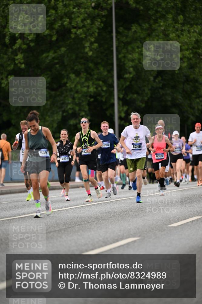 29.06.2025 - hella hamburg halbmarathon Dr. Thomas Lammeyer http://msf.ph/oto/8324989 29.06.2025 10:39:29 Kennedybrücke 1417, 1497, 1821, 1849, 2198, 2265, 2787, 3170, 3409, 3958, 4333, 4564, 4696, 4703, 5027, 5793, 6335, 6365, 6379, 6397, 6471, 6571, 6746, 6803, 6859, 7020, 7386, 7733, 8249, 8296, 9342, 9803, 10335, 10358, 10360, 10393, 10464, 11320 meine-sportfotos.de