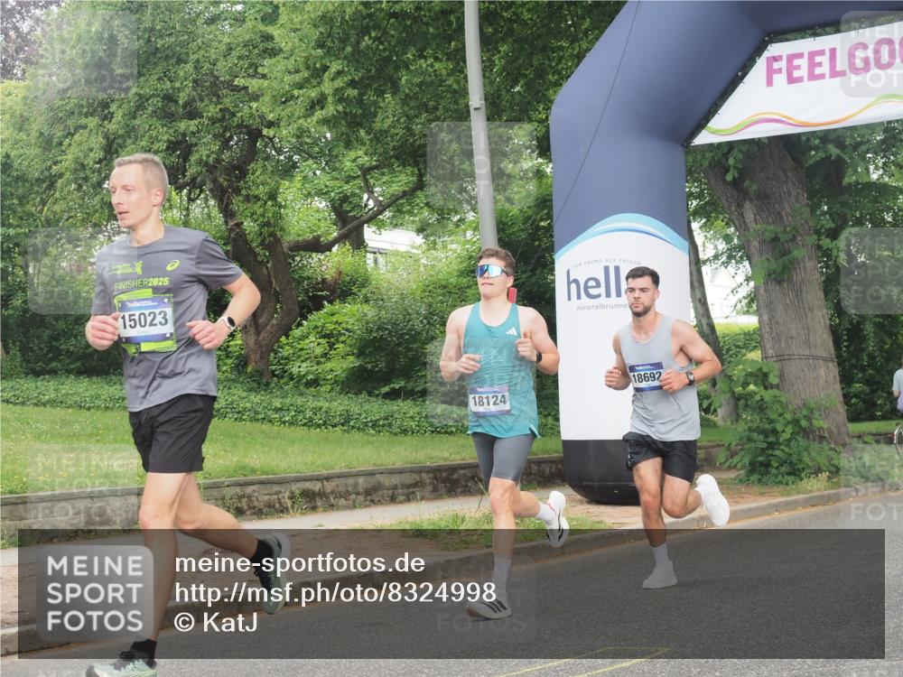29.06.2025 - hella hamburg halbmarathon KatJ http://msf.ph/oto/8324998 29.06.2025 10:16:57 Zwischen KM18-KM19  meine-sportfotos.de