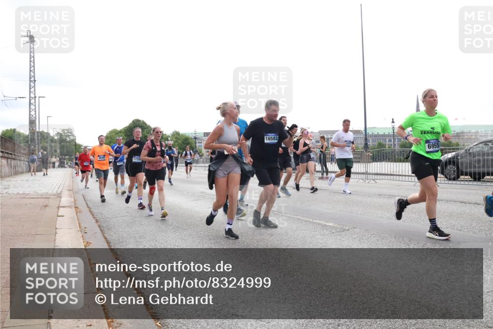 29.06.2025 - hella hamburg halbmarathon Lena Gebhardt http://msf.ph/oto/8324999 29.06.2025 10:37:41 Lombardsbrücke 2640, 6243, 17355, 16582, 2472, 6955, 1022, 1276, 1337, 1475, 1578, 1799, 1819, 1985, 2016, 2199, 2486, 2640, 2853, 3230, 3246, 3633, 4097, 4347, 5139, 5146, 5171, 5186, 5522, 5560, 5790, 5875, 5940, 6243, 6362, 6697, 6821, 6955, 7085, 7124, 7235, 7244, 7321, 7350, 7544, 7696, 7777, 7823, 8811, 8843, 8985, 9247, 9288, 9524, 9895, 10159, 10506, 10836, 11087, 11543, 12123, 12254, 12472, 12824, 16680, 17798 meine-sportfotos.de