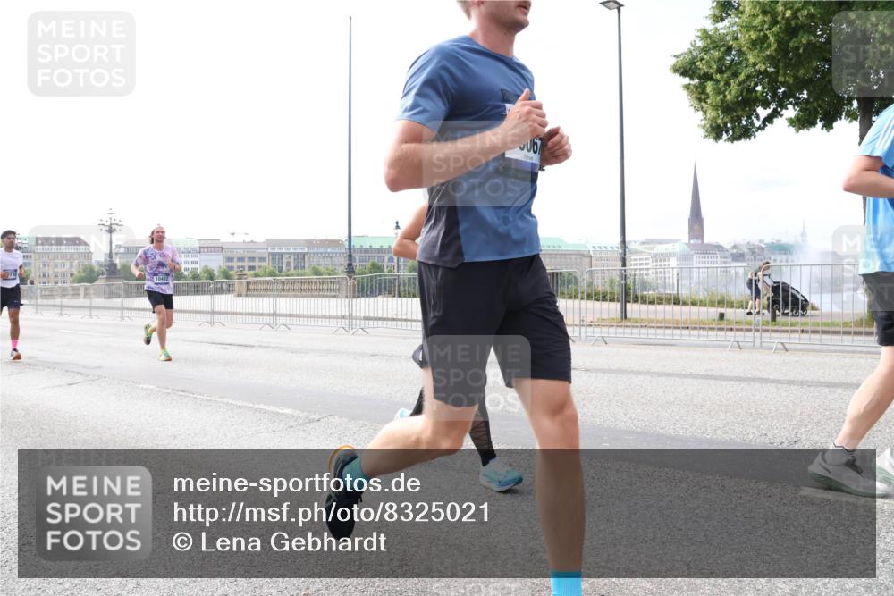 29.06.2025 - hella hamburg halbmarathon Lena Gebhardt http://msf.ph/oto/8325021 29.06.2025 10:12:54 Lombardsbrücke 10402, 1020, 1051, 1249, 1610, 1785, 1851, 1939, 2531, 2891, 2942, 2963, 2964, 3182, 3248, 3262, 4453, 4499, 4532, 4554, 5150, 5166, 5597, 5598, 6207, 6966, 7014, 7873, 7907, 8398, 8405, 8917, 8971, 9141, 9254, 10067, 10402, 10581, 11025, 11720, 12456, 13566, 13816, 14404, 14540, 14869, 15012, 15369, 15531, 16030, 16255, 16323, 16437, 16473, 16826, 16911, 17061, 17699, 17994, 18048, 18178, 18320, 18493, 18530 meine-sportfotos.de
