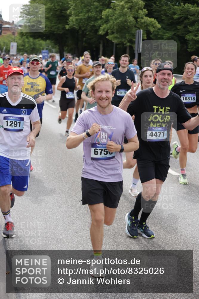 29.06.2025 - hella hamburg halbmarathon Jannik Wohlers http://msf.ph/oto/8325026 29.06.2025 10:39:44 Lombardsbrücke 1018, 1037, 1058, 1076, 1291, 1586, 1691, 1899, 2019, 2109, 2254, 2515, 2572, 2866, 2888, 3237, 3515, 3607, 3808, 4173, 4271, 4471, 4756, 5113, 5229, 5263, 5351, 5352, 5654, 5877, 5901, 6097, 6548, 6673, 6698, 6750, 6866, 6876, 6890, 6920, 7174, 7455, 7456, 7675, 7850, 8815, 8865, 8866, 9187, 9195, 9292, 9495, 10474, 10806, 10818, 10953, 11188, 11242, 11244, 11653, 11717, 12414, 12444, 12501, 12760, 12906, 13005, 13069, 13290, 13410, 13577, 13651, 14327, 14578, 15111 meine-sportfotos.de