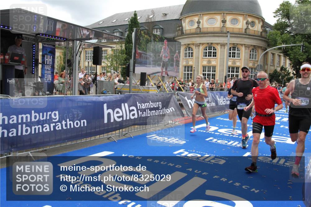 29.06.2025 - hella hamburg halbmarathon Michael Strokosch http://msf.ph/oto/8325029 29.06.2025 10:48:39 Ziel 1163, 1176, 2213, 4553, 5421, 9538, 10000, 10859, 10860, 11579, 14511, 15573, 15808, 15917, 18251, 18815 meine-sportfotos.de